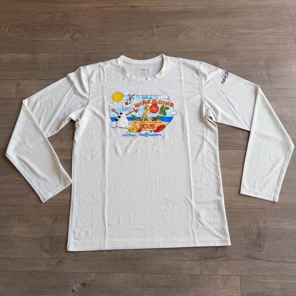 Brooks x RunDisney 2025 Wine & Dine 10k long sleeve - size men’s medium
